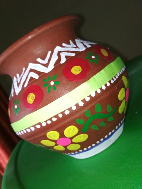 Krishna_Janmashtami mukti decoration #easy and ethnic Decorated Matki, Janmashtami Matki Decoration, Matki Decoration Ideas, Theme Board Ideas, Painting Planters, Matki Decoration, Earthen Pots, My 24th Birthday, Festival Crafts