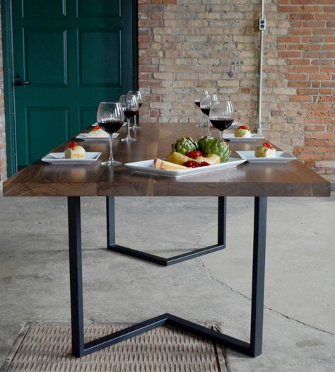 Modern dining table by Chad Yordy Industrial Style Table, Walnut Table Top, Hardwood Table, Steel Dining Table, Steel Table Legs, Metal Table Base, Mesa Exterior, Walnut Dining Table, Metal Table Legs