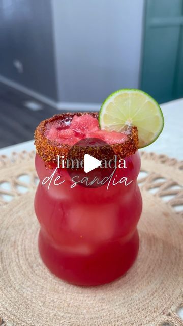 ɢᴇɴᴇᴠɪᴇᴠᴇ ᴄᴀʀʀᴀɴᴢᴀ on Instagram: "Limonada de sandía 🍉🍋 • • #trendingreels #viral #sandia #lemonade #limonada  #watermelondrink #couple #parenting #viral #drinks #cocktails #mexican #watermelon #cravings #easyrecipes #simplerecipes" Mexican Lemonade, Mexican Watermelon, Watermelon Drink, Drinks Cocktails, June 19, Cocktail Drinks, Summer Drinks, Mocktails, Smoothie Recipes