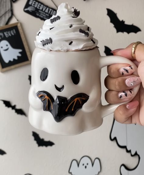 Fall House, Halloween Inspo, Fall Halloween Decor, Halloween Inspiration, Cute Cups, Halloween Home Decor, Autumn Aesthetic, Cute Mugs, Porch Decor