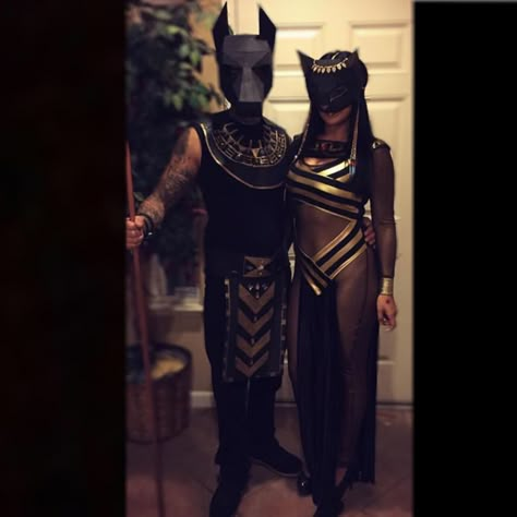 Couple Halloween costumes. Anubis and Bastet. Paper masks from Etsy. Egyptian Group Costume, Anubis Halloween Costume, Egyptian Family Costumes, Egyptian Halloween Costume Couples, Bastet Goddess Costume, Egyptian Couple Costume, Bastet Costume, Anubis And Bastet, Anubis Costume