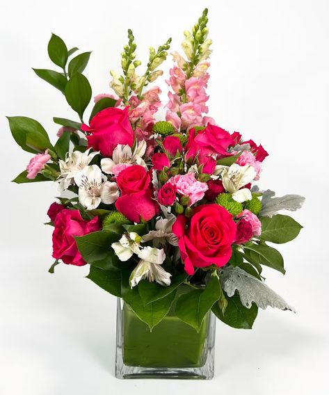 Hot Pink Bouquet, Valentine Flower Arrangements, Floral Centrepiece, Valentine Flowers, Pink Flower Arrangements, Easter Flower Arrangements, Small Flower Arrangements, Spring Garden Party, Flower Arrangement Designs