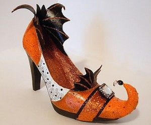 Witches Shoes, Witches Night Out, Witch Dolls, Witch Shoes, Fancy Heels, Halloween Shoes, Witch Costumes, Adornos Halloween, Witch Diy