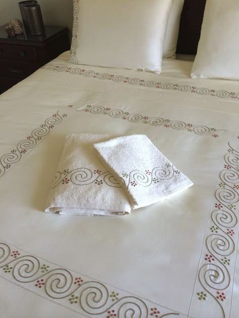 Hand Embroidery Bed Sheets, Hand Embroidered Bedding, Bedsheet Painting Designs Bed Sheets, Bedsheet Embroidery Design Handmade, Hand Embroidery Bedsheet Designs, Bedsheet Embroidery, Embroidered Bedsheets, Hand Embroidered Bedspread, Handmade Bed Sheets