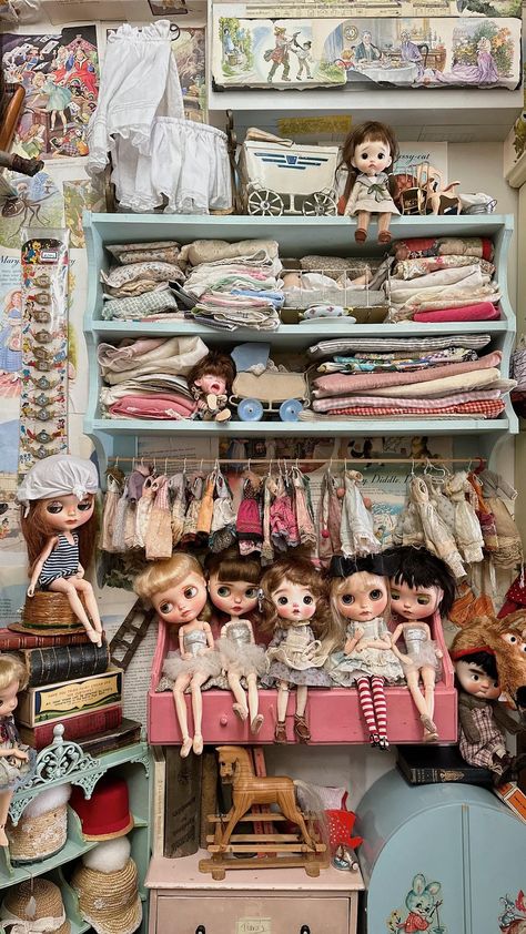 If you like nice things..... #dolls #things #dollytreasures #gucci #ootd #vintage #treasure | Instagram Doll Collection Display Ideas, Doll Collection Aesthetic, Doll Display Ideas, Doll Collection Room, Doll Collection Display, Homemade Sewing Kit, Bjd Collection Display, Blythe Display, Vintage Toy Display