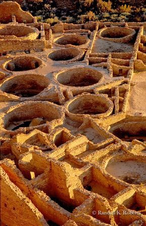 Pueblo Bonita at Chaco Canyon, NM To journey here is amazing..Let your spirit run free while visiting Chaco Canyon. New Mexico Road Trip, Chaco Canyon, Pueblo Indians, Ancient Discoveries, Travel New Mexico, Southwest Usa, Mexico Food, Mexico Style, New Mexico Usa