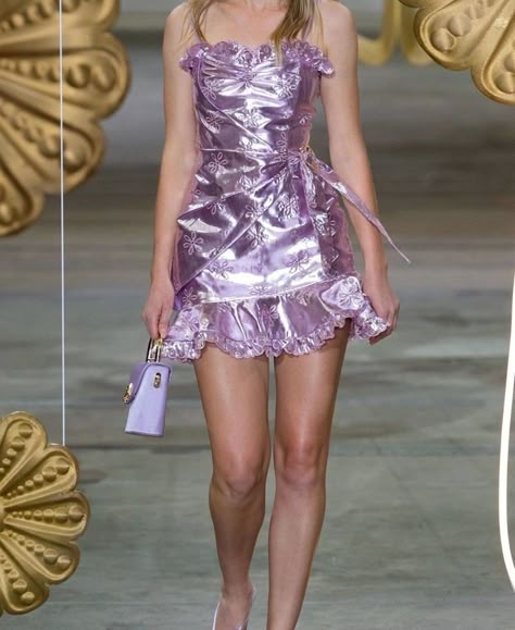 Lavender Purple Aesthetic, Purple Runway, Purple Aesthetics, Runway Fashion Couture, Lavender Aesthetic, Runway Outfits, Alice Mccall, Resort 2020, Aesthetic Tumblr