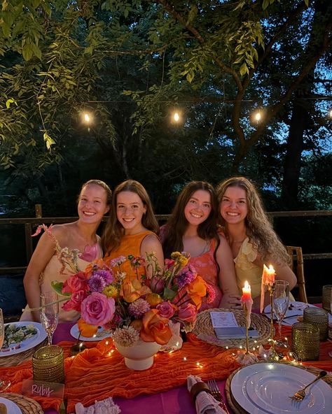 🍊✨🍑🎀🩷 Orange Dinner Party, Sunset Birthday Party, Beach Dinner Parties, Orange Dinner, Grad 2025, Farmhouse Mantel Decor, 18th Party, Sunset Party, 25th Birthday Parties