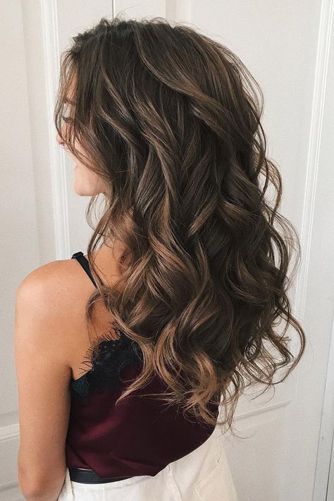 wedding hairstyles down dark medium loose curls sasha_esenina Down Curly Hairstyles, Wavy Wedding Hair, Curly Wedding Hair, Bridesmaid Hair Down, Natural Hair Styles Easy, Wedding Hair Down, Curly Bob Hairstyles, Hair Down, Loose Curls