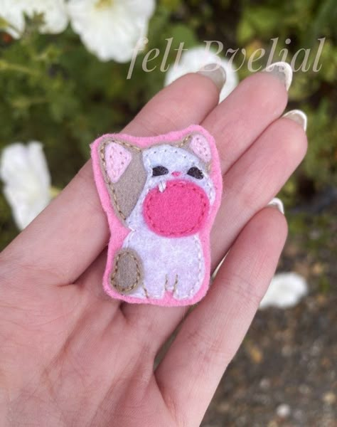 Halloween Candy Crafts, Pop Cat, Felt Keychain, Felt Crafts Patterns, Felt Crafts Diy, Cute Sewing Projects, Felt Animal, Kawaii Crochet, Felt Pattern