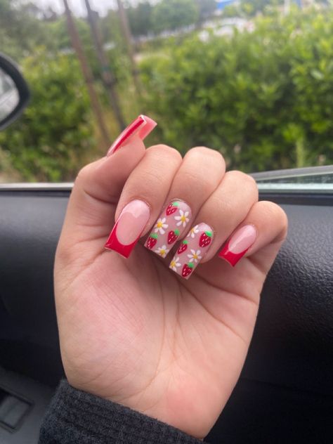 There's a new beauty trend taking over Instagram and it's absolutely stunning. Say hello to "quartz nails". Minimalist Nail, Spring Acrylic Nails, Daisy Nails, Summery Nails, Girly Acrylic Nails, Long Acrylic Nails Coffin, Acrylic Nails Coffin Pink, Acrylic Nails Coffin Short, Summer Acrylic Nails