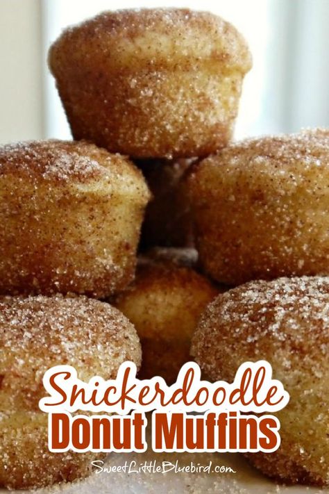 Snickerdoodle Donut Muffins baked and staked on a plate. Snickerdoodle Muffins Recipe, Snickerdoodle Muffins, Doughnut Muffins, Muffins Easy, Donut Muffins, Breakfast Burger, Sweet Muffin, Amazing Breakfast, Muffin Tin Recipes