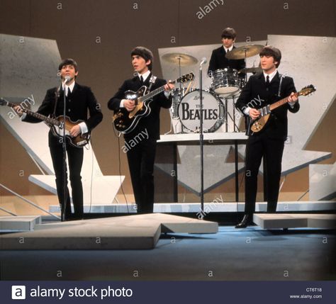 Beatles Ed Sullivan, Beatles Artwork, The Beatles Live, Ed Sullivan Show, Ed Sullivan, The Ed Sullivan Show, Beatles Photos, Beatles Pictures, Live On Air