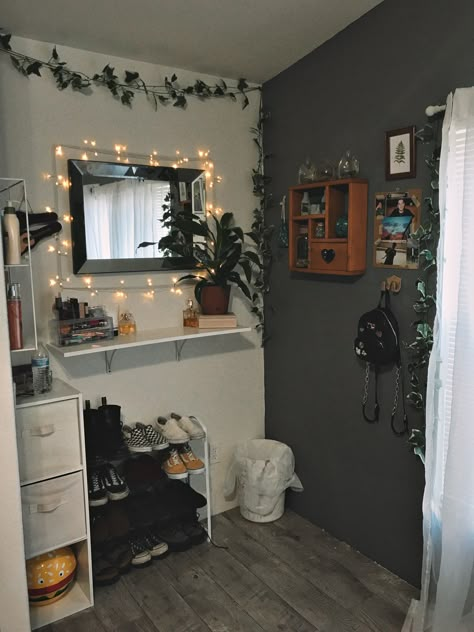 Bedroom Ideas For Small Rooms Dark Academia, Dark Wood Minimalist Bedroom, Dark Wood And Plants Bedroom, Dark Fairy Aesthetic Room, Dark Fairy Room Aesthetic, Dark Minimalist Aesthetic Bedroom, Dark Small Bedroom Ideas, Vanity Pictures, Fairy Lights Aesthetic