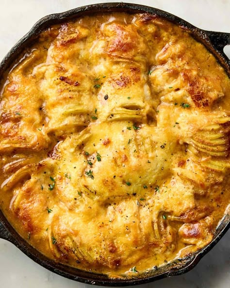 My "French Onion Scalloped Potatoes" Will Disappear Before They Cool Off Side Dishes For Christmas Dinner, Herb Centerpieces, Creamy Cheesy Potatoes, Scalloped Potato, Layered Potato, Parmesan Cheese Potatoes, Recipes Potatoes, Potato Side Dish, Salmon Potato