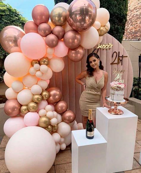 Decoración de fiesta en tono Rose Gold - Dale Detalles Tårta Design, 18th Birthday Decorations, 21st Bday Ideas, Fest Temaer, 21st Birthday Decorations, 21st Party, Birthday Party Theme Decorations, Rose Gold Party, Birthday Balloon Decorations