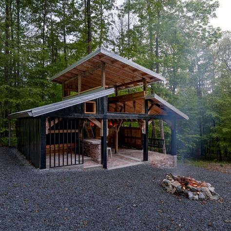 Perch 2.0: Oak Shelter in the Woods / Mike Stone Architect | ArchDaily Shelter Design Architecture Outdoor, Pavilion In The Woods, Camping Shelters Diy, Outdoor Shelter Ideas, Sheltered Seating, Shelter In The Woods, Diy Shelter, Camp Shelter, Wood Shelter