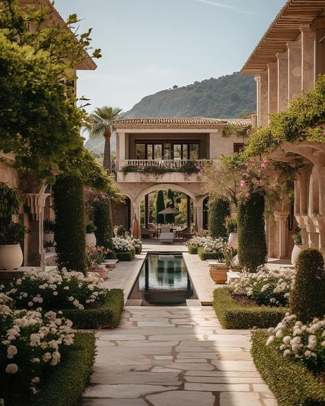 Spanish Mansion, Tuscany Home, Dream House Aesthetic, Mediterranean Mansion, Mediterranean Luxury, Luxury Exterior, Hotel Exterior, Luxury Mansion, Mansion Designs