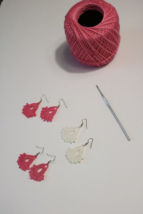 Crocheted Earrings, Knit Embroidery, Beginner Crafts, Art Crochet, Sewing Tips And Tricks, Ideas For Sewing, Crochet Thread, Thread Earrings, Crafts Easy