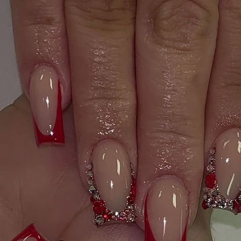 Litzy Acevedo Cedillo on Instagram: "Bling French>>>>> ❤️ - @elegancenailsupply  - Skyn - Gel Polish (017) - Ultra Gloss Topcoat ————— Code ❤️ LITZY ❤️ ————— - @bluestreakcrystals  ————— Code 💎 LITZY 💎 ————�— - - - - - - - - - - #shortnails #shortnailsdontcare #uñascortas #uñasacrilicas #uñasbonitas #arizona #uñasarizona #nailsby_liitzy #fuerzaregida" Red Nails Quinceanera Short, Sweet 16 Nail Ideas Red, Red And Silver Nails For Quinceanera, Red Birthday Nails Short, Red And Silver Homecoming Nails, Red And Silver Nail Designs For Prom, Red French Tip Nails With Rhinestones, Red Bday Nails, Red Blinged Out Nails