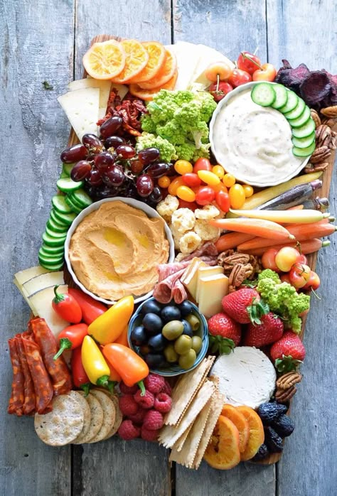 Snack Platters, Blanching Green Beans, Snack Boards, Beautiful Boards, Vegetable Platter, Grazing Board, Grilled Fruit, Charcuterie Board Ideas, Sweet Potato Chips