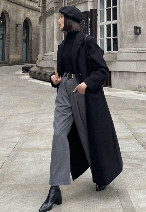 Black Coat Outfit, Long Coat Outfit, Adrette Outfits, Fest Outfits, Long Black Coat, Chique Outfits, Winter Fashion Outfits Casual, Classy Work Outfits, Looks Black