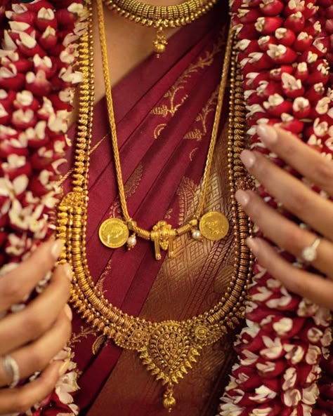 Thali Design: A Few Traditional Thali Designs That Will Make You Want to Wear One Right Away Wedding Thali, Thali Kodi, Thali Designs, Thali Design, South Indian Mangalsutra, Thali Chains, Thali Chain, Tika Jewelry, Mangalsutra Chain