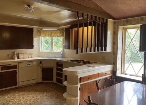 1980s House Interior, 90’s House, 50s House Interior, Weird Interior, 1980 Kitchen, 80s House Interior, Nostalgic Kitchen, 1980s Kitchen, 50s House