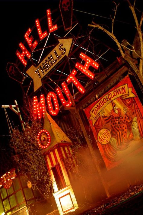 Dark Carnival Aesthetic, Theatre Bizarre, Carnival Aesthetic, Kunstjournal Inspiration, Dark Carnival, Circus Aesthetic, Creepy Carnival, Halloween Circus, Dark Circus