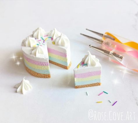 Cakes With Sprinkles, Polymer Clay Sweets, Clay Sweets, Rainbow Cheesecake, Fimo Kawaii, Galaxy Jar, Miniature Cakes, Clay Cake, Polymer Clay Cake