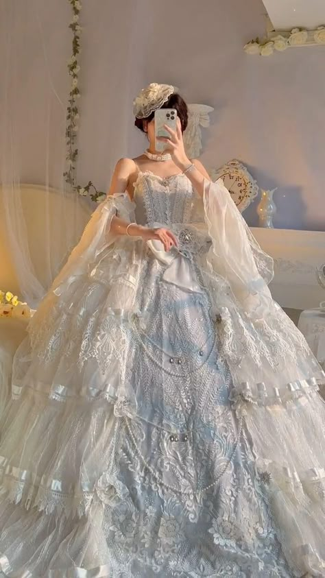 Aesthetic Princess Dress, Gaun Abad Pertengahan, Lolita Outfit, Old Fashion Dresses, Royal Dresses, Princess Ball Gowns, Fantasy Gowns, فستان سهرة, Pretty Prom Dresses