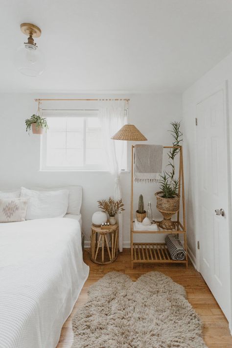 Clean White with Natural Fibers, Wood and Plants Earth Room, Interior Design Blogs, Minimalist Sofa, Neutral Room, Murphy Beds, Simple Bedroom, Decor Minimalist, Room Inspiration Bedroom, Room Ideas Bedroom