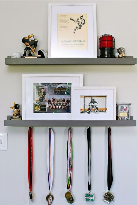 Sports Room Boys, Hockey Bedroom, Bedroom Organization Ideas, Kids Bedroom Organization, Organization Hacks Bedroom, Sports Bedroom, Kids Bedroom Boys, Hockey Room, Room Organization Bedroom