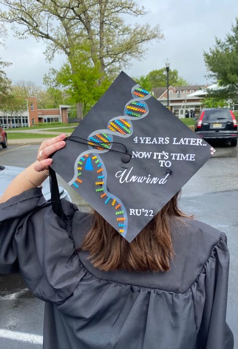 Graduation cap with a DNA helix unwinding by a DNA helicase. To the right of the DNA strand says “4 years later.. Now it’s time to unwind” Bachelors In Biology Cap, Science Graduation Cap Designs, Cap Decoration Graduation Biology, Laboratory Graduation Cap, Graduation Cap Designs College Biology, Grad Cap Ideas Biology, Bachelor Of Science Graduation Cap, Graduation Cap Designs Exercise Science, Chemistry Graduation Cap Ideas