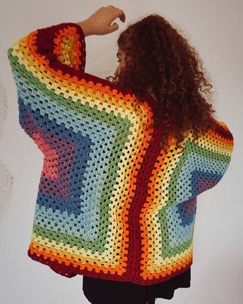 Free crochet pattern for this simple yet eye-catching rainbow hexagon cardigan <3 Rainbow Cardigan Crochet Pattern, Hexagon Cardigan Crochet Pattern, Hexagon Cardigan Crochet, Hexagon Crochet Pattern, Hexagon Cardigan, Yarn Clothes, Cardigan Pattern Free, Crochet Shawl Patterns, Crochet Cardigan Free