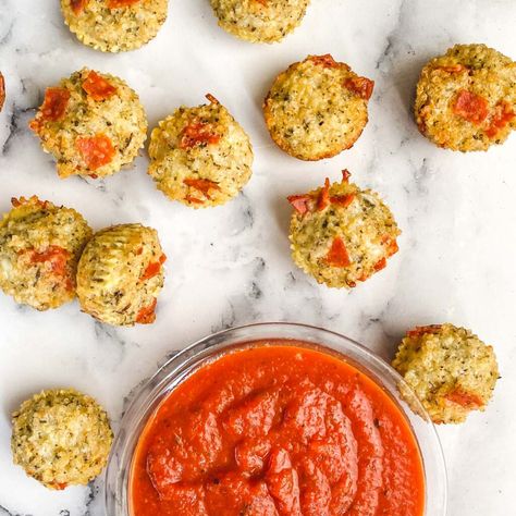 Pizza Quinoa Bites - Pinch of Wellness Italian Quinoa, Pizza Quinoa, Cottage Cheese Pizza, Quinoa Pizza Bites, Leftover Quinoa, Quinoa Health Benefits, Pregnancy Eating, Quinoa Benefits, Pizza Crust Dough