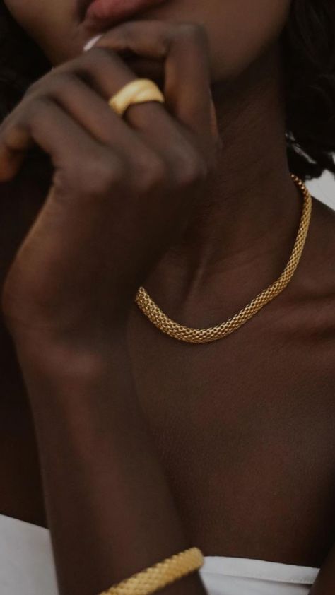 Gold Jewellery On Dark Skin, Black Women Wearing Gold Jewelry, Gold Jewlery Brown Girl, Jewlrey Aesthic Black Women, Black Girls With Gold Jewelry Aesthetic, Jewelry Mood Board, Jewelry Photography Styling, Jewelry Photoshoot, Golden Jewelry