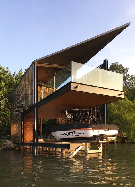 Architecture Sustainable, Boat Docks, Lakefront Living, Riverside House, House Boats, Tropical Architecture, Restaurant Architecture, Architecture Awards, Boat House