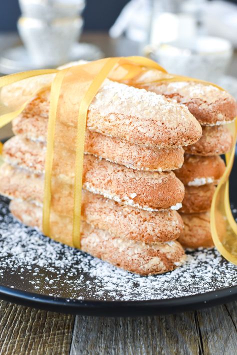 Savoiardi Recipe, Italian Biscuits, Finger Cookies, Italian Cookie Recipes, Italian Recipes Dessert, Italian Pastries, Italian Pastry, Biscotti Recipe, Tiramisu Recipe