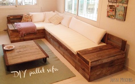 DIY sofa van pallets Diy Sofa Bed, Diy Pallet Couch, Wooden Sofa Designs, Pallet Couch, Pallet Sofa, Wooden Sofa Set, Diy Couch, Pallet Decor, Cottage Furniture