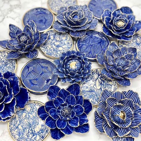 Sonita Cannon | Make a flower plate with me…only a few left on my website. #blueandgold #goldaccents #flower #flowers #floral #floralinspiration #clay… | Instagram Flower Art And Craft, Painting Paper Mache, Porcelain Paper Clay, Paper Mache Paste, Pottery Flowers, Flowers Texture, Ceramic Rose, Ceramics Pottery Bowls, Flowers Instagram