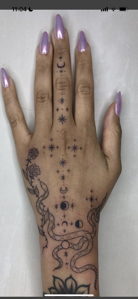 Tattoo Ideas Female Hand For Women, Sleeve Filler, Female Tattoos, Hand And Finger Tattoos, Mom Tattoo Designs, Hand Tattoos For Women, Stylist Tattoos, Tattoo Style Drawings, Tattoo Designs And Meanings