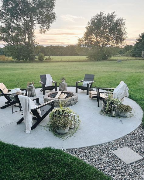 Your fire pit will be needed when winter comes. That is why just make sure that it works well to give you coziness during the cold temperature. You can even enjoy the scenery outside if you have the proper patio or terrace in your backyard. And also, don’t forget the additional furniture and home accessories to complete the coziness. Here are the references for you. ig @west_and_co #firepitdesigns #firepitideas Fire Pit In Yard, Fire Pit On Patio Ideas, Custom Outdoor Firepits, Stone Patio Ideas With Fire Pit, Fire Pit Concrete Patio, Stone Patio Fire Pit, Patio With Built In Fire Pit, Stone Fire Pit Ideas Backyard, Patio And Fire Pit Ideas