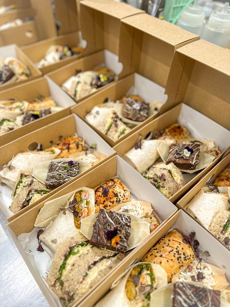 Corporate Lunch Box Ideas, Boxed Lunch Catering, Bulk Meals, Party Lunch Boxes, Boxed Lunches, Office Catering, Commercial Kitchen Design, Boxed Lunch, Team Snacks