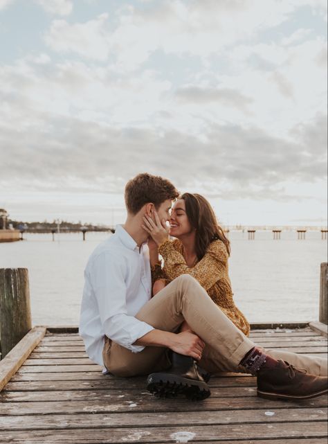 Casual Engagement Pictures Beach, Lake Photoshoot Ideas Couple, Lakeside Photoshoot Ideas, Lake Pier Photoshoot, Unposed Couple Photos, Acadia Photoshoot, Boat Dock Photoshoot, Dock Photoshoot Couple, Annapolis Photoshoot