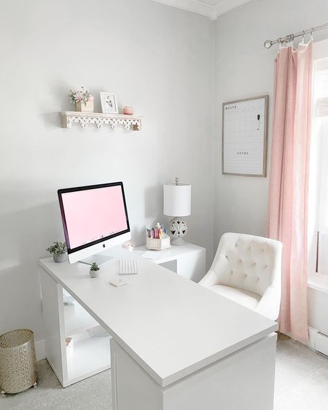 Home Office Guest Room Combo, Girly Office, Home Office/guest Room, Home Office For Man, Feminine Home Offices, Home Office Layout, Work Office Decor, Cozy Home Office, Pink Office