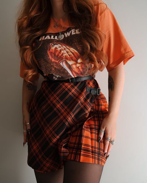 📙🖤🎃 Choose your pumpkin spice plaid outfit & swipe to get your Spooky Season read!!! 🎃🖤📙 🧡 3 x pumpkin plaid outfits with the @blackmilkclothing Halloween Bites collection! These orange plaid pieces will be haunting you very soon, starting with the first drop on the 3rd Sept 👀👻 Let me know which outfit/book combo you chose in the comments! . There’s nothing that makes me happier than making Spooky Season content, and BlackMilk always delivers some of the first exciting spooky ‘fits to make ... Brown And Orange Outfit, Spooky Fits, Orange Plaid Skirt, Halloween Core, Halloween Bites, Spooky Outfits, Hygge Fashion, Plaid Outfit, Edgy Outfit