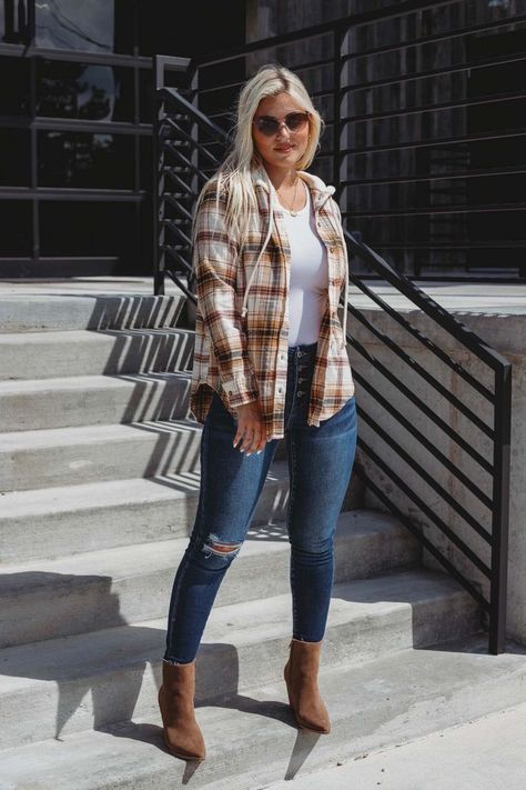 Early Fall Date Outfits, Cute Fall Outfits For Petite Women, Fall Hipster Outfits Women, Whimsical Womens Fashion, Flannel Outfits With Converse, Cute Flannel Outfits Fall Leggings, Fall Outfits Women Boots, Dixxon Flannel Women Outfit, Nashville Tennessee Outfits Fall