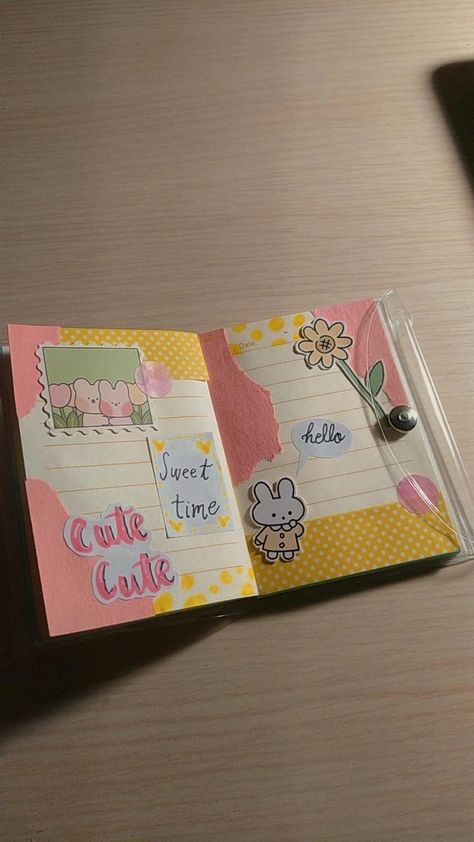 Mini bullet journal 🌺🌷 Mini Bullet Journal, Mini Art Journal, Cute Journal, Bullet Journal Ideas Templates, Journal Inspiration Writing, Book Crafts Diy, Bullet Journal Mood Tracker Ideas, Bulletin Journal Ideas, Diy Birthday Gifts For Friends