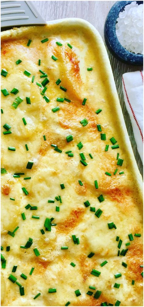 A creamy, cheese scalloped potato casserole that only uses 4 ingredients. So easy to make, yet packed full of flavor - French Onion Scalloped Potatoes Bake French Onion Soup Potato Bake, Onion Soup Potatoes, Creamy Potato Bake, Scalloped Potato Casserole, Cheese Scalloped Potatoes, Potato Bake Recipe, Vegetable Bake Recipes, Chicken Panini Recipes, Foil Bake